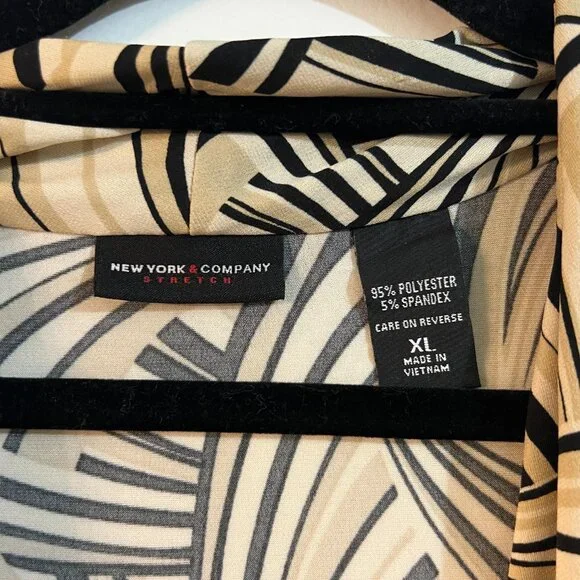 New York & Company Geometric Blouse (XL), Black & Cream - Picture 2 of 4